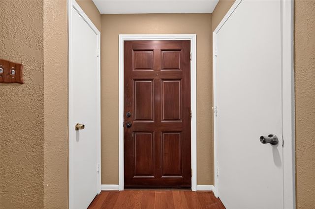 3811 Suttonford Drive, Houston, TX 77066