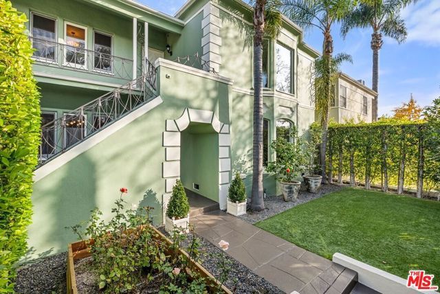 104 N Harper Avenue, Los Angeles, CA 90048