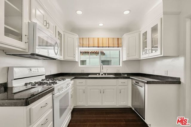 104 N Harper Avenue, Los Angeles, CA 90048