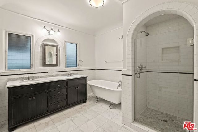 104 N Harper Avenue, Los Angeles, CA 90048