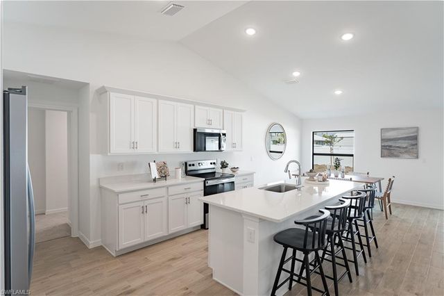 2019 NE 9th AVE, Cape Coral, FL 33909