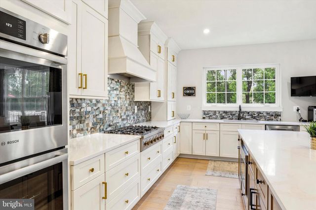 120 IVY MILLS RD, Glen Mills, PA 19342