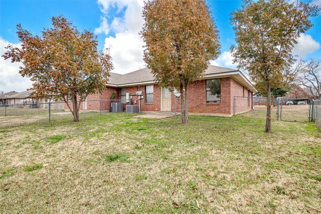 214 Joshua Boulevard, Joshua, TX 76058