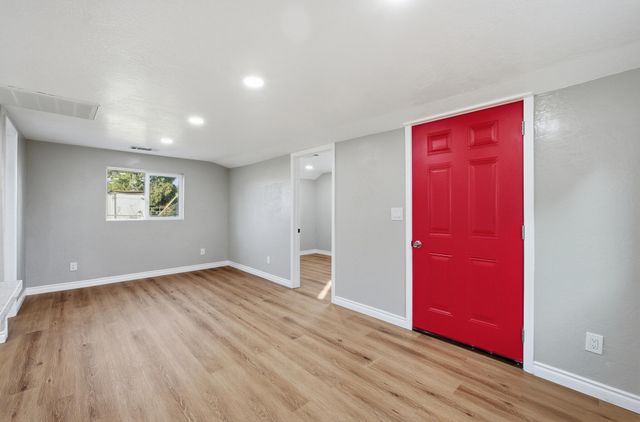 497 N Oakview Avenue, Farmersville, CA 93223