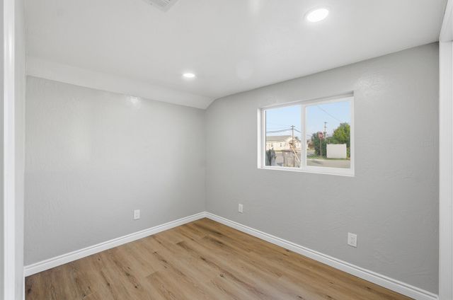 497 N Oakview Avenue, Farmersville, CA 93223