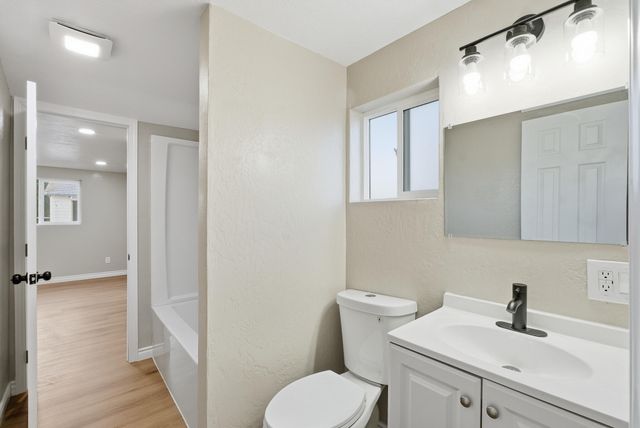 497 N Oakview Avenue, Farmersville, CA 93223