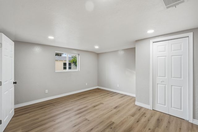 497 N Oakview Avenue, Farmersville, CA 93223