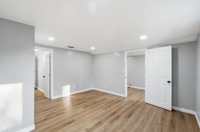 497 N Oakview Avenue, Farmersville, CA 93223