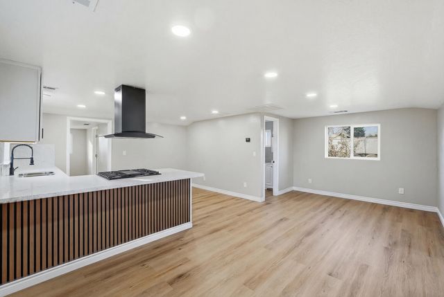 497 N Oakview Avenue, Farmersville, CA 93223