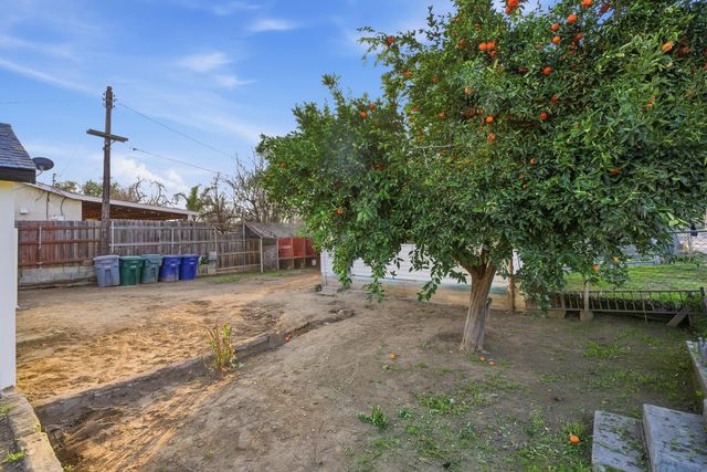 497 N Oakview Avenue, Farmersville, CA 93223