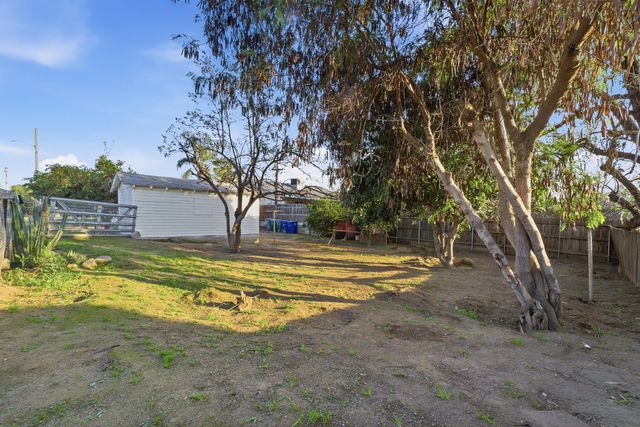 497 N Oakview Avenue, Farmersville, CA 93223
