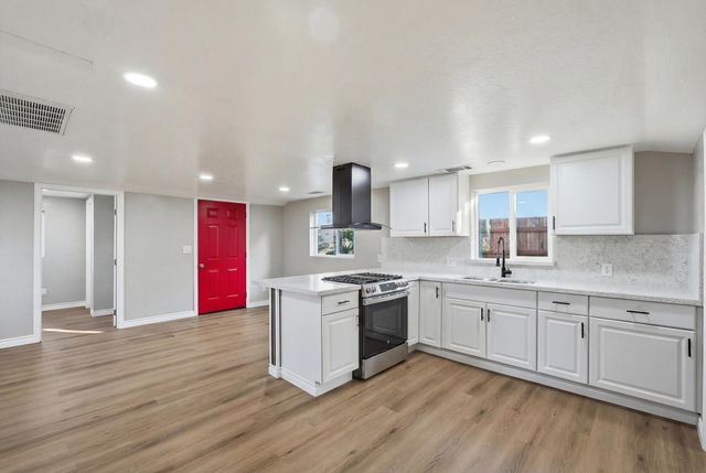 497 N Oakview Avenue, Farmersville, CA 93223