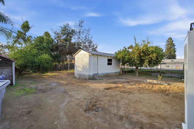 497 N Oakview Avenue, Farmersville, CA 93223