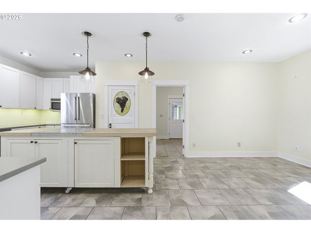 16111 S REDLAND Rd, Oregon City, OR 97045