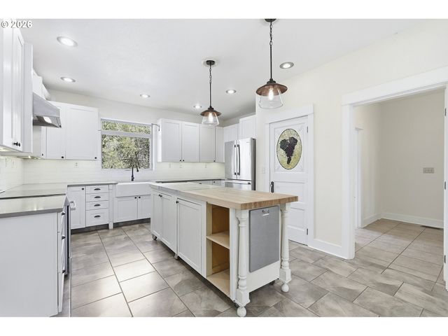 16111 S REDLAND Rd, Oregon City, OR 97045