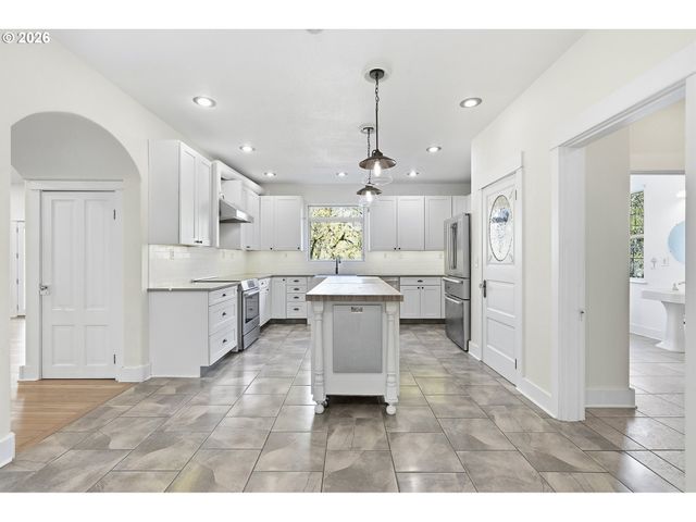 16111 S REDLAND Rd, Oregon City, OR 97045