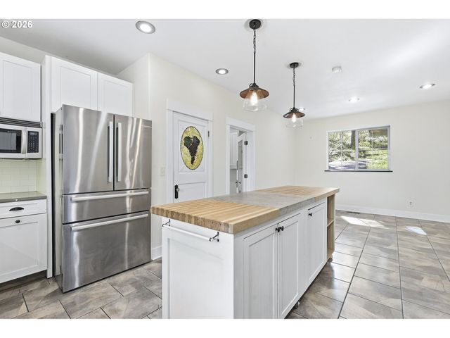 16111 S REDLAND Rd, Oregon City, OR 97045