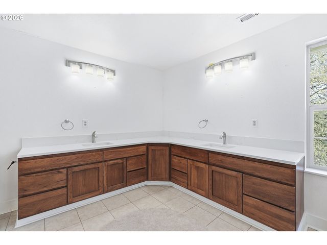 16111 S REDLAND Rd, Oregon City, OR 97045