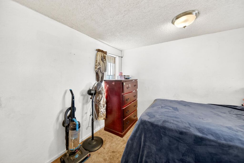 Image 19 of property listing at 2522 E Grant Avenue, Fresno, CA 93701