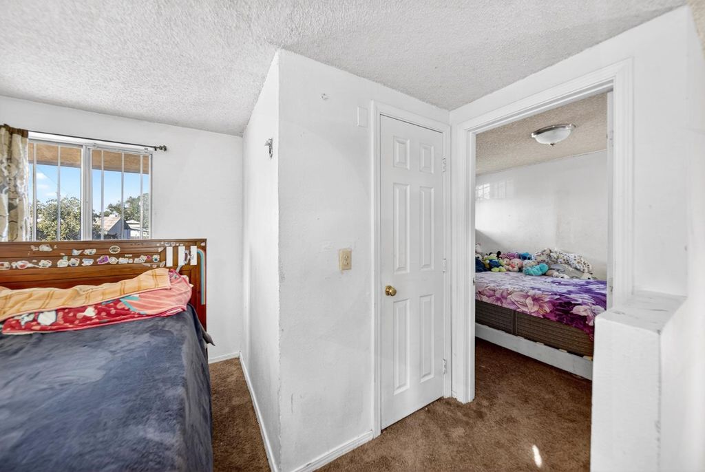 Image 20 of property listing at 2522 E Grant Avenue, Fresno, CA 93701