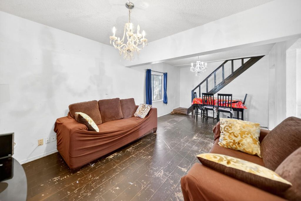 Image 7 of property listing at 2522 E Grant Avenue, Fresno, CA 93701