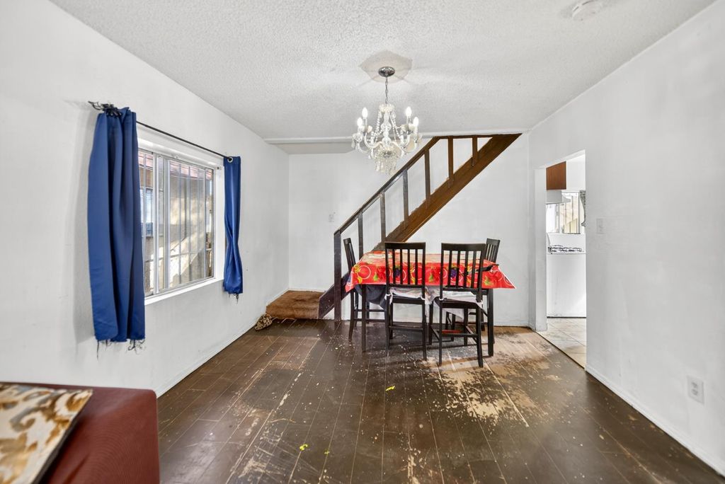 Image 8 of property listing at 2522 E Grant Avenue, Fresno, CA 93701