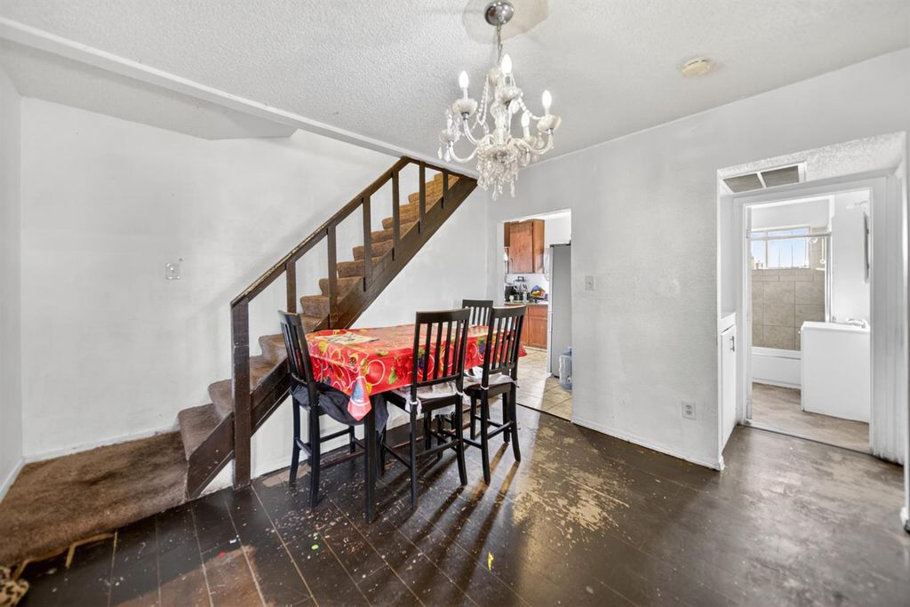 Image 9 of property listing at 2522 E Grant Avenue, Fresno, CA 93701