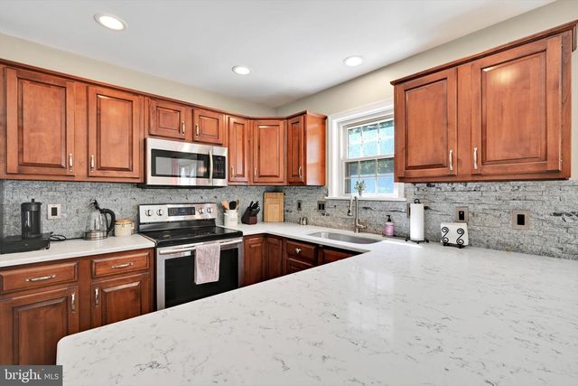 339 COBBLESTONE LN, Lancaster, PA 17601