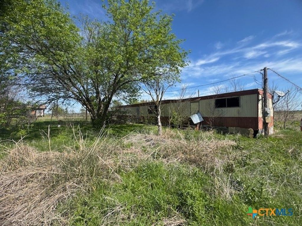 Image 1 of property listing at 506 Fm 1444, Burlington, TX 76519