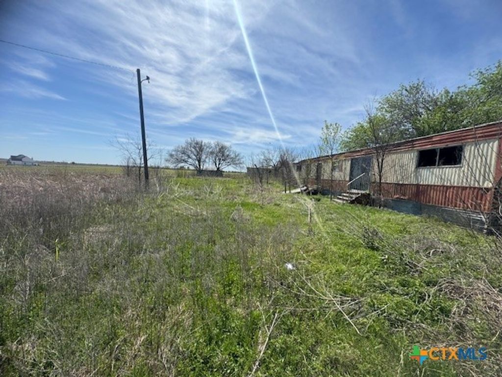 Image 2 of property listing at 506 Fm 1444, Burlington, TX 76519