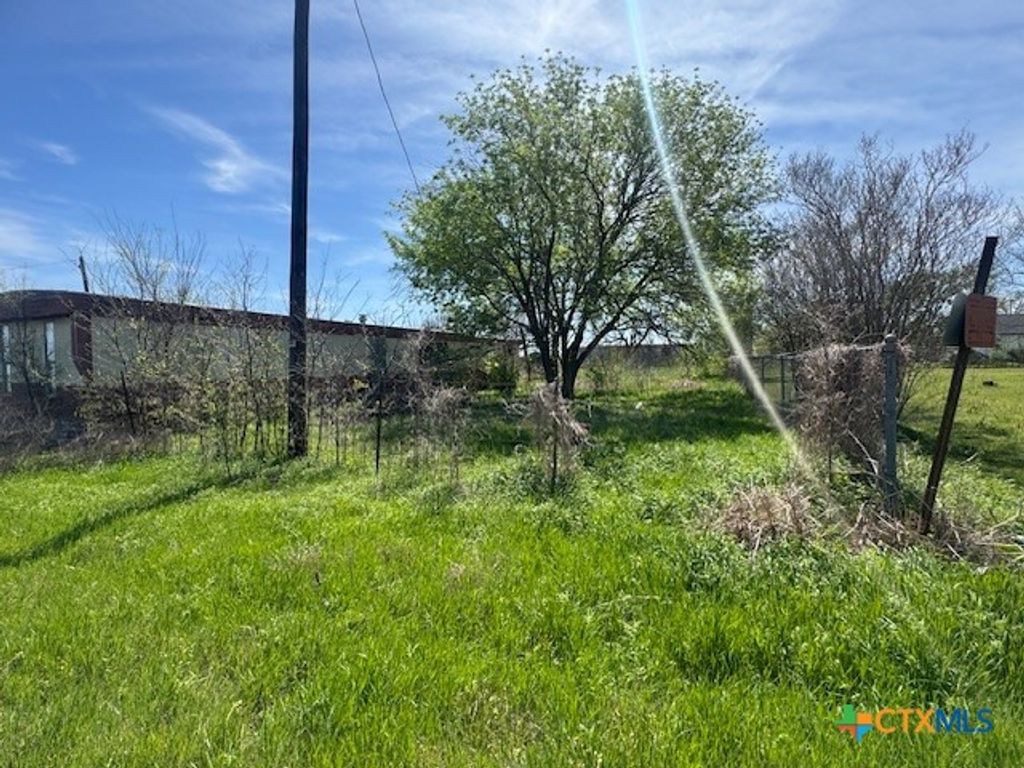 Image 4 of property listing at 506 Fm 1444, Burlington, TX 76519