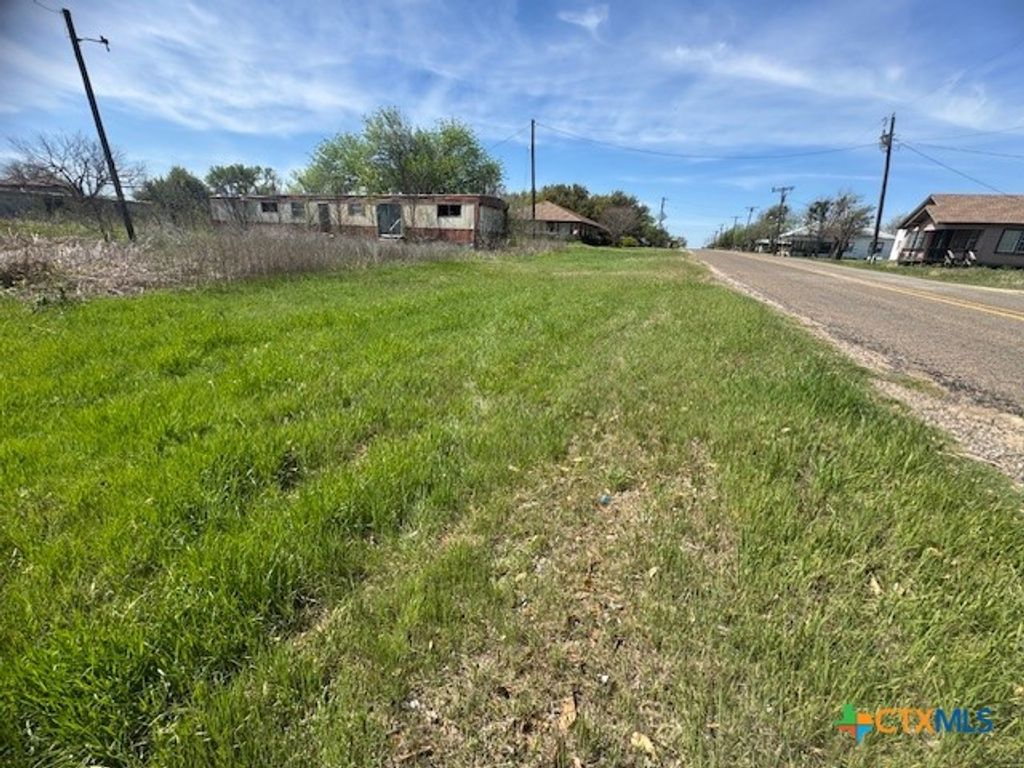 Image 6 of property listing at 506 Fm 1444, Burlington, TX 76519
