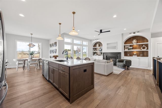 3526 Reed Road, Hiawatha, IA 52302