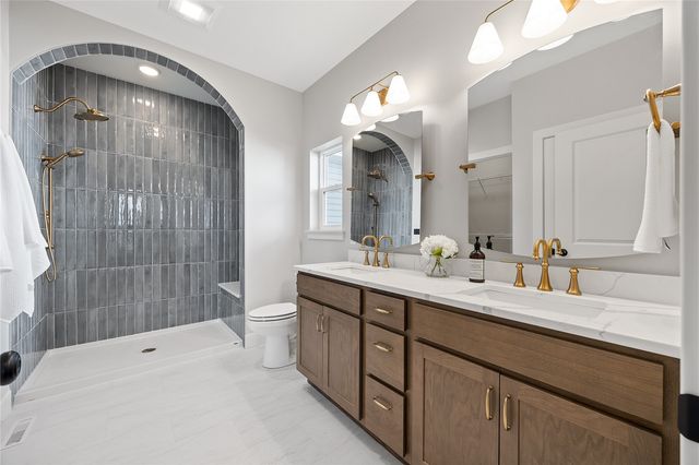 3526 Reed Road, Hiawatha, IA 52302