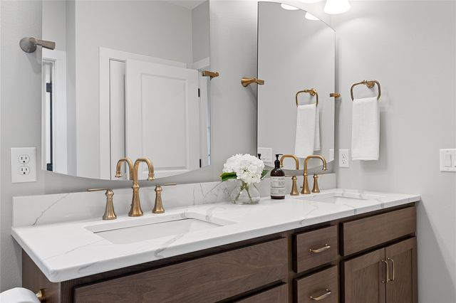 3526 Reed Road, Hiawatha, IA 52302