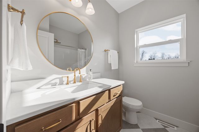 3526 Reed Road, Hiawatha, IA 52302