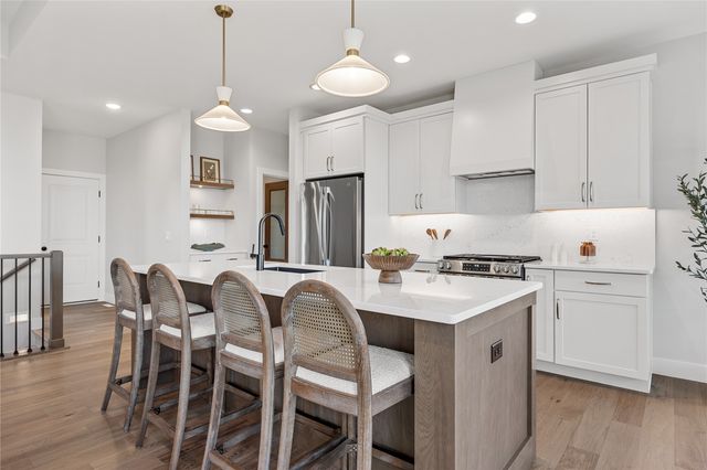 3526 Reed Road, Hiawatha, IA 52302