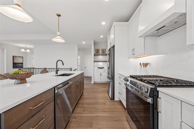 3526 Reed Road, Hiawatha, IA 52302