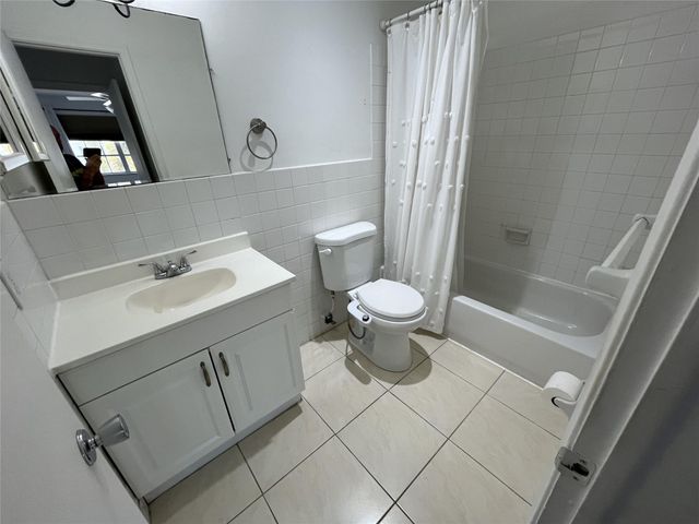 1821 NE 62nd Street 425, Fort Lauderdale, FL 33308