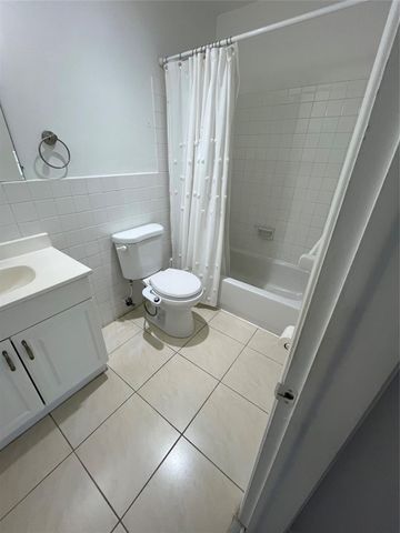 1821 NE 62nd Street 425, Fort Lauderdale, FL 33308