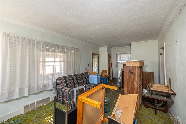 8214 Essen Avenue, Parma, OH 44129