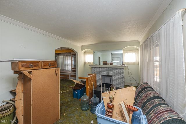 8214 Essen Avenue, Parma, OH 44129
