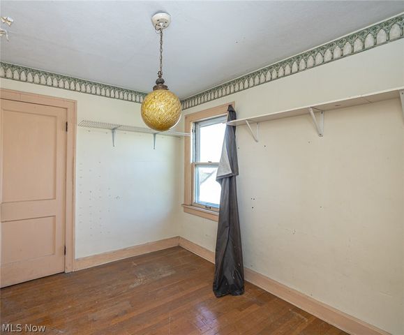 8214 Essen Avenue, Parma, OH 44129