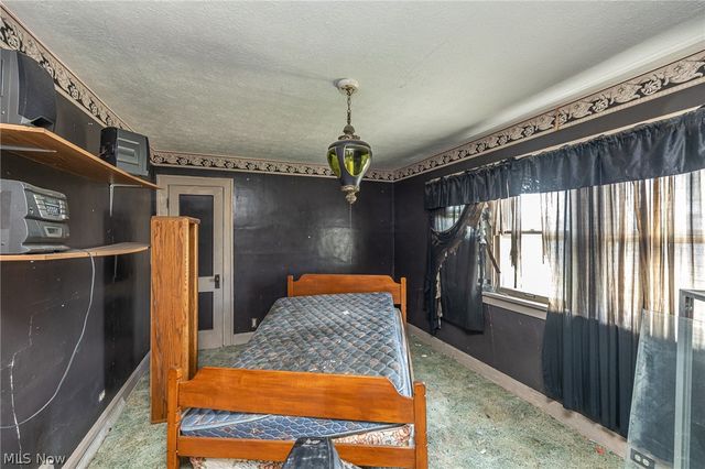 8214 Essen Avenue, Parma, OH 44129