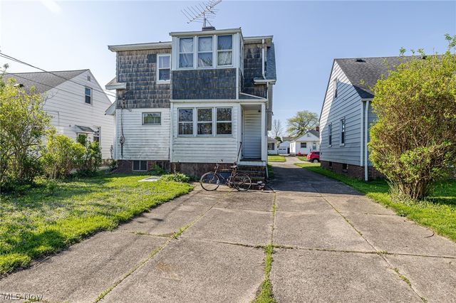 8214 Essen Avenue, Parma, OH 44129