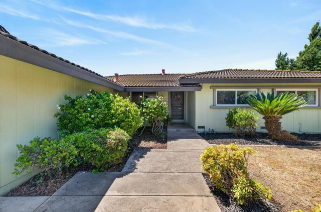 7382 FARM DALE Way, Sacramento, CA 95831