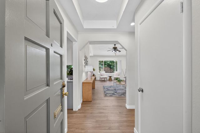 7382 FARM DALE Way, Sacramento, CA 95831