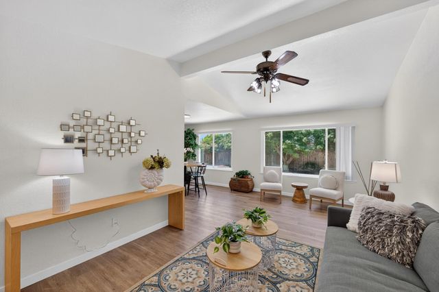 7382 FARM DALE Way, Sacramento, CA 95831
