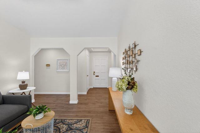 7382 FARM DALE Way, Sacramento, CA 95831