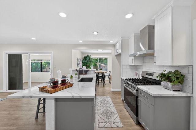 7382 FARM DALE Way, Sacramento, CA 95831